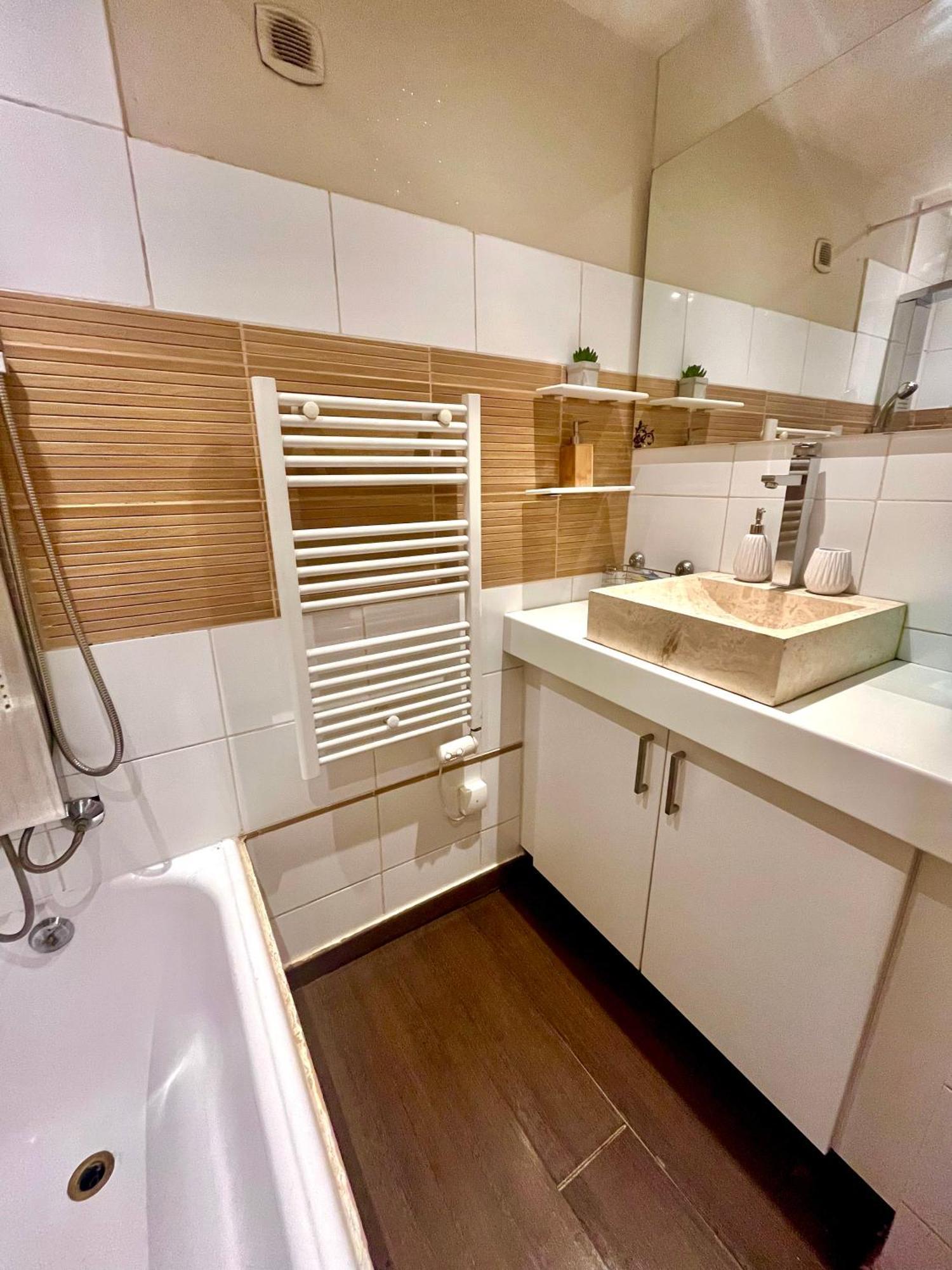 Apt Chic With View On Collines De Marcel Pagnol Wifi Free Parking And Clim Apartment Marseille